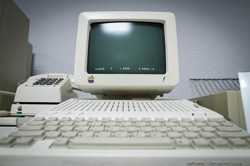 Apple Museum Opens In Moscow