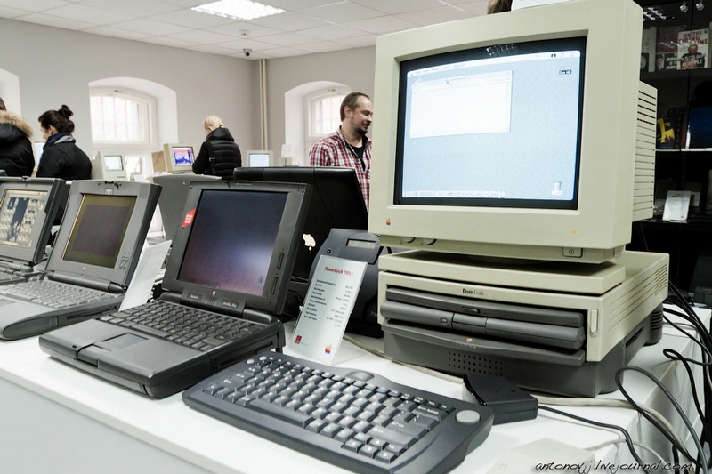 Apple Museum Opens In Moscow