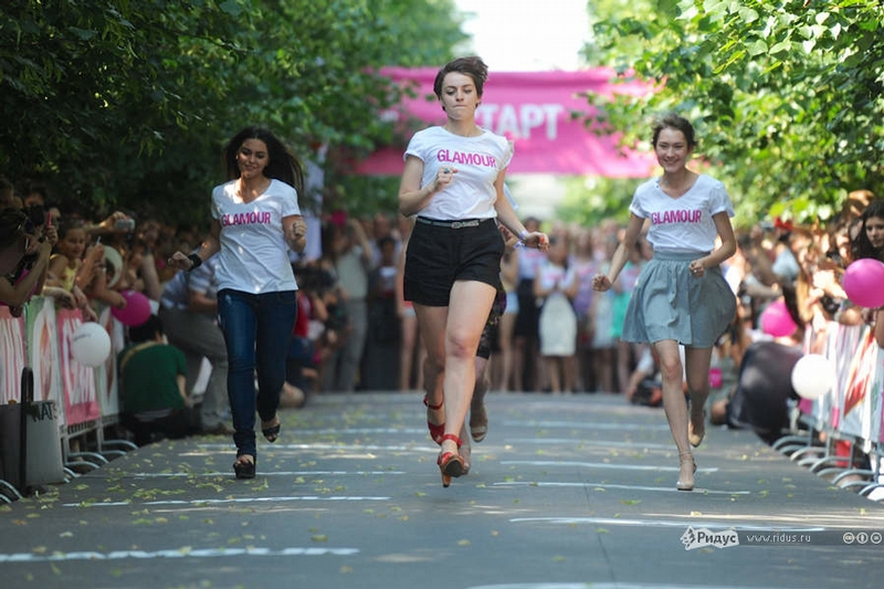 FOTO: Balap Lari Wanita Gunakan High Heels