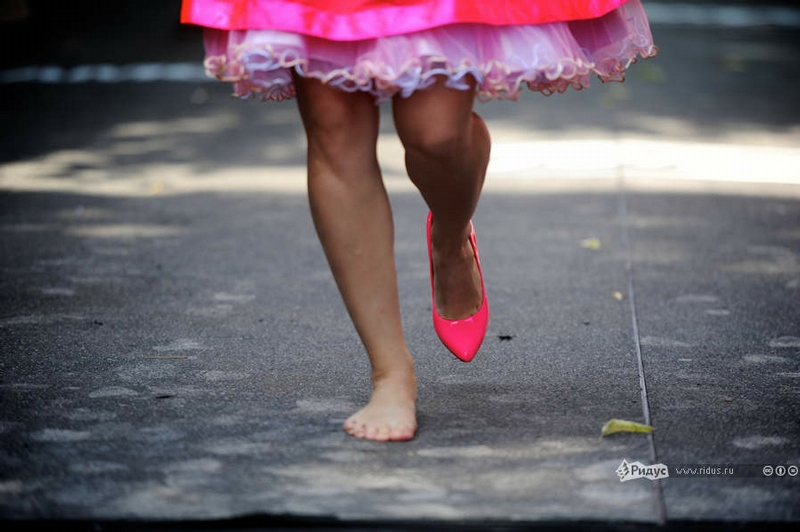 FOTO: Balap Lari Wanita Gunakan High Heels