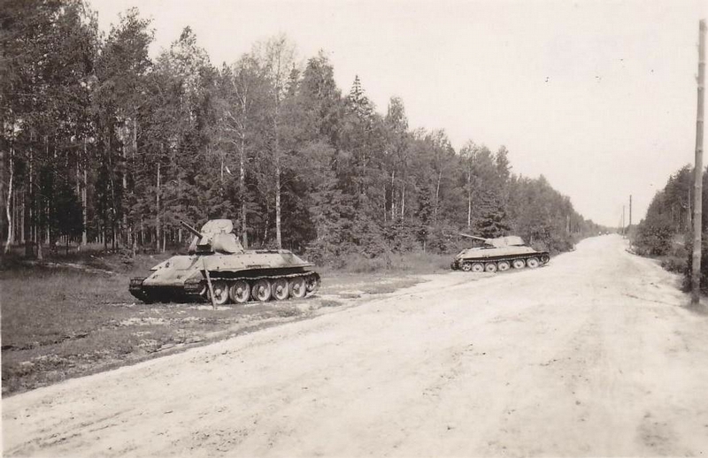 abandonedsoviettansk003 30 Disabled And Abandoned Soviet Tanks