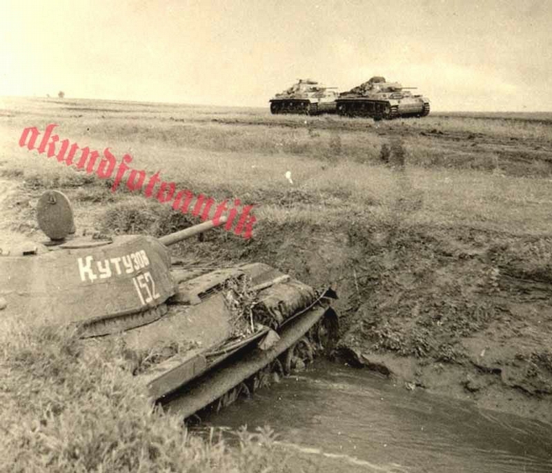 abandonedsoviettansk003 31 Disabled And Abandoned Soviet Tanks