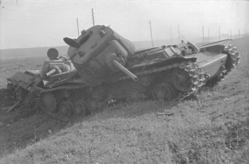 abandonedsoviettansk003 32 Disabled And Abandoned Soviet Tanks