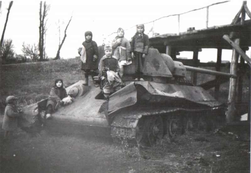 abandonedsoviettansk003 33 Disabled And Abandoned Soviet Tanks