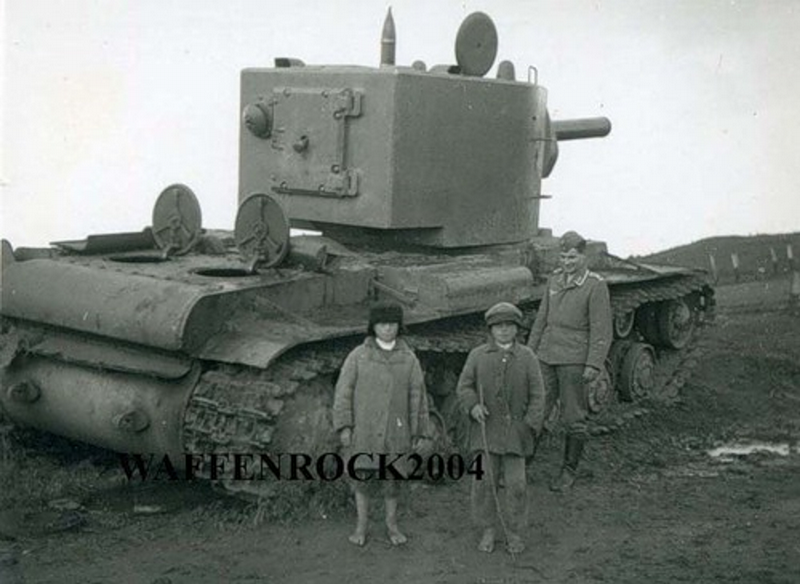 abandonedsoviettansk003 44 Disabled And Abandoned Soviet Tanks