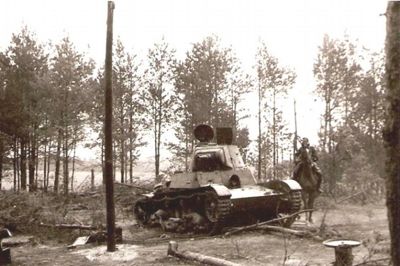 abandonedsoviettansk003 60 Disabled And Abandoned Soviet Tanks