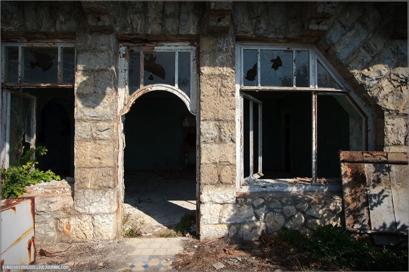 Abandoned Russian palace in Abkhazia 18