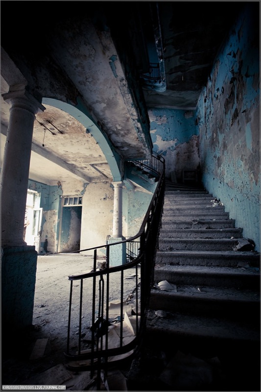 Abandoned Russian palace in Abkhazia 3