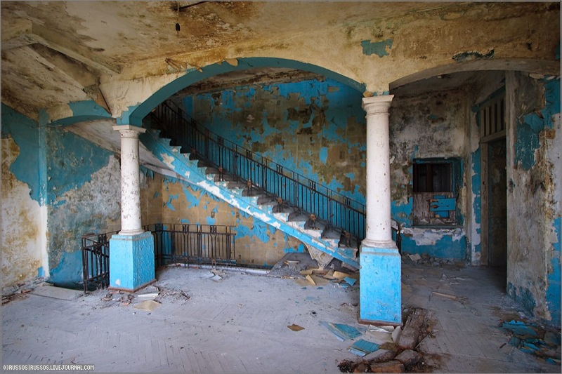 Abandoned Russian palace in Abkhazia 4