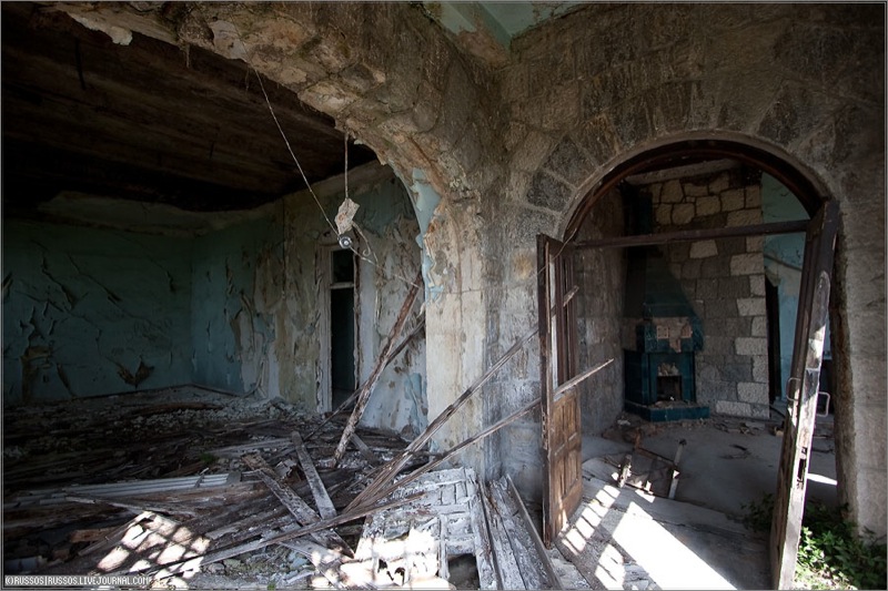 Abandoned Russian palace in Abkhazia 5