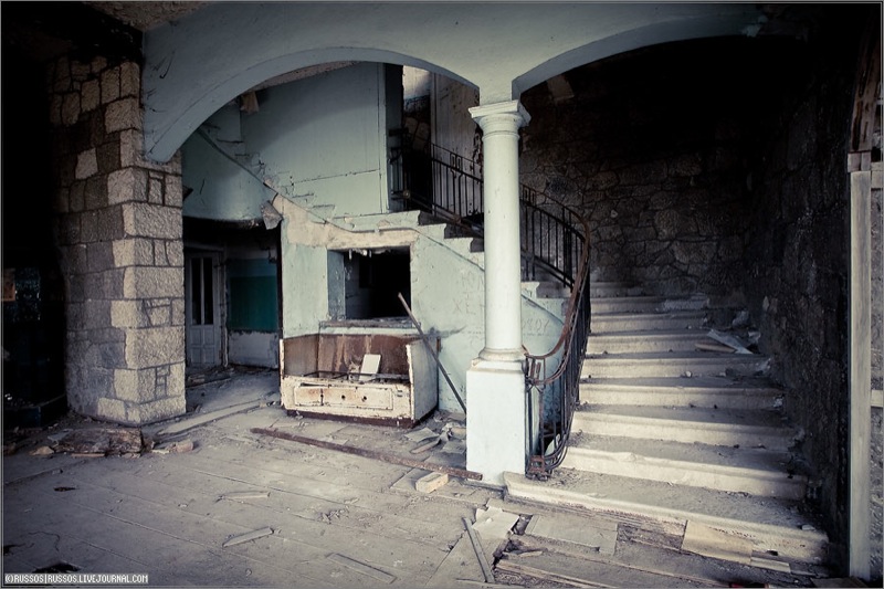 Abandoned Russian palace in Abkhazia 8