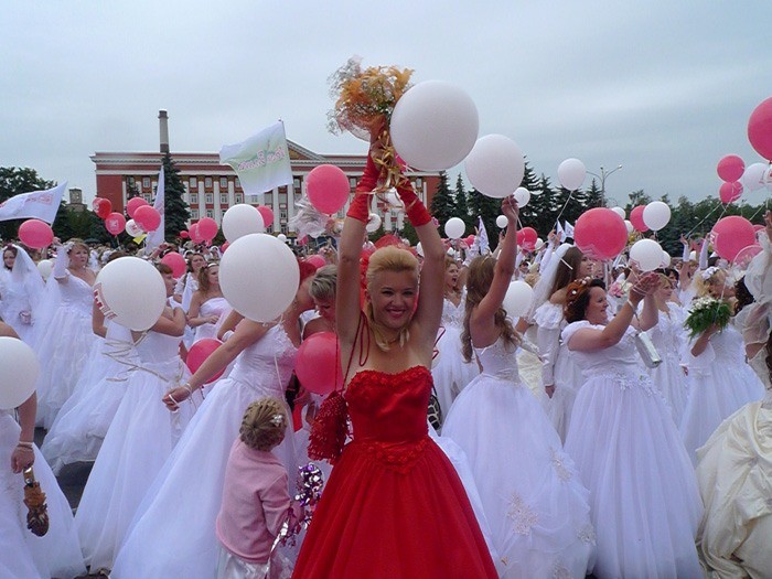 Russian Bride Parade To 71