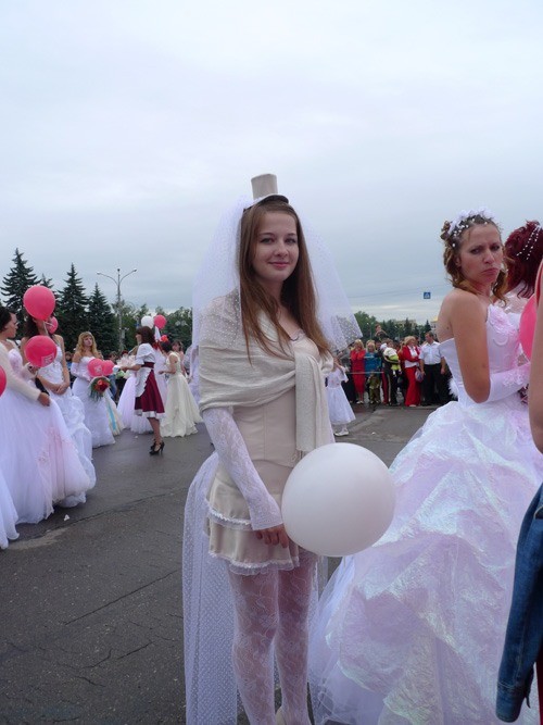Russian Bride Parade Red Bi