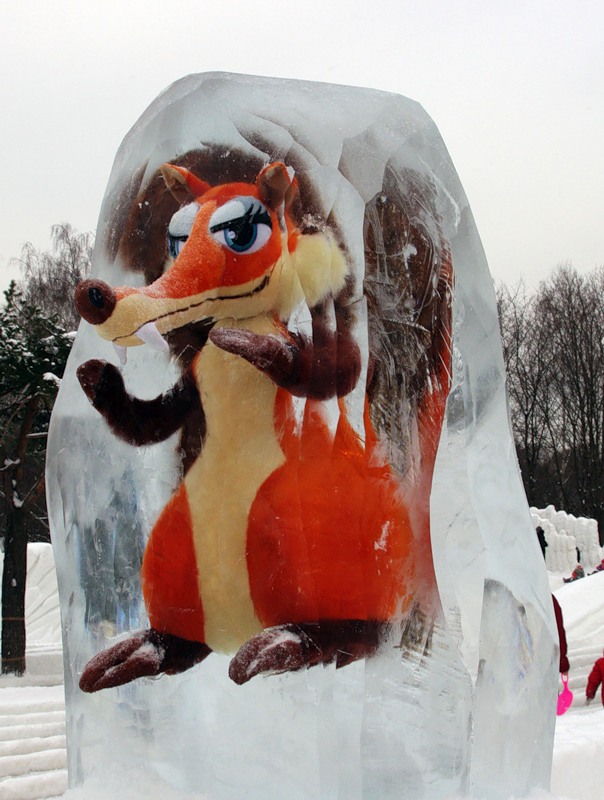 Ice age statues in Moscow 2