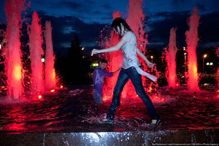 Moscow Graduates Bathing in Fountains 19
