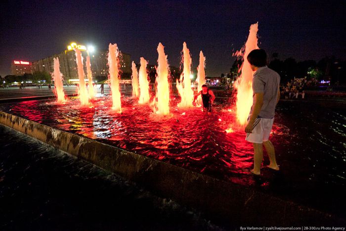 Moscow Graduates Bathing in Fountains 8