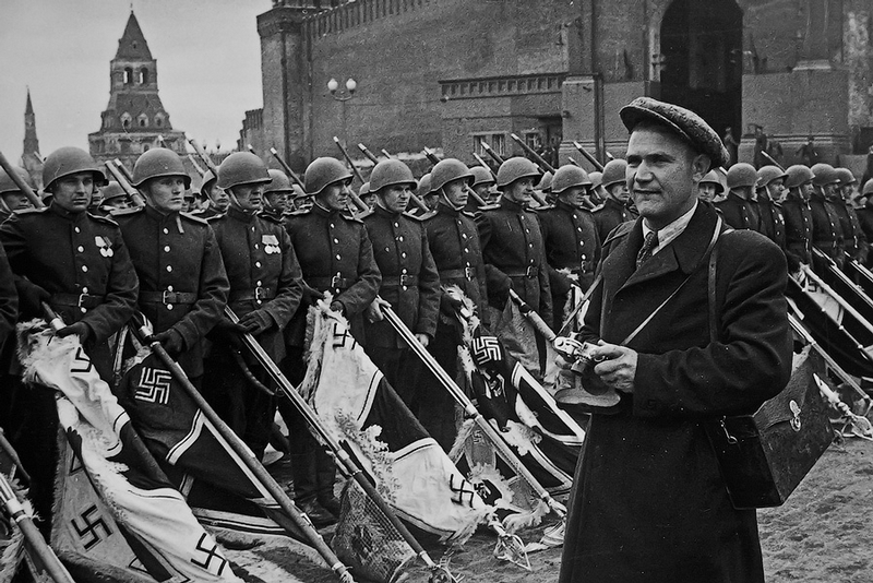 The Unique Photo Exhibion of a Soviet War Reporter