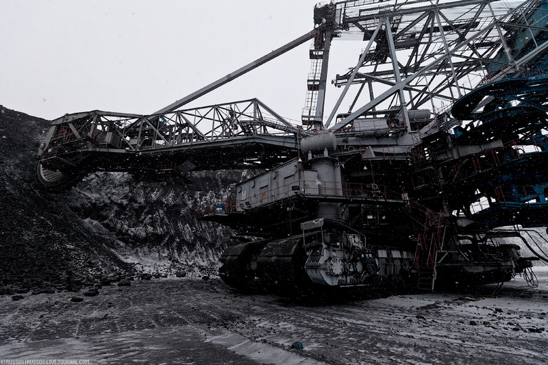 Biggest in the World Open-Pit Coal Mine and its Giant Machinery 