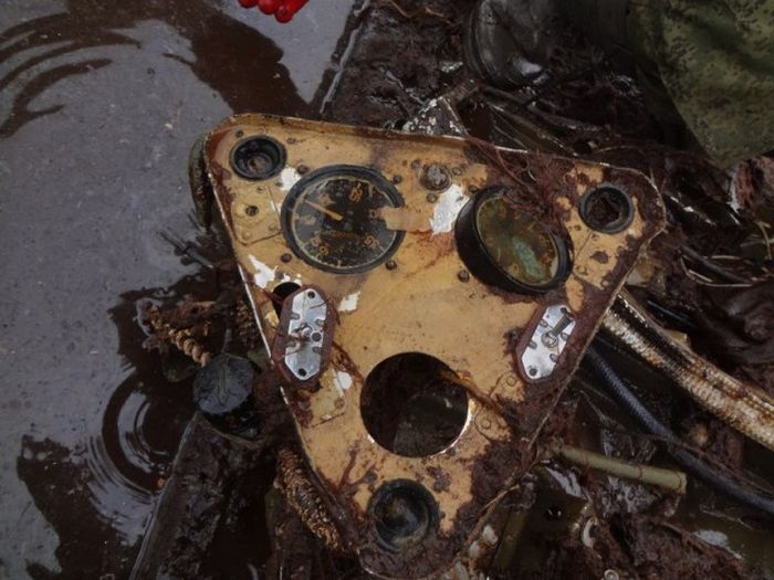 Rescuing World War II Plane Spent 76 Years in Swamps, Well Preserved [photos]