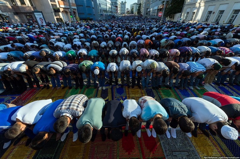 Big Muslim Holiday in Moscow and St. Petersburg 2014