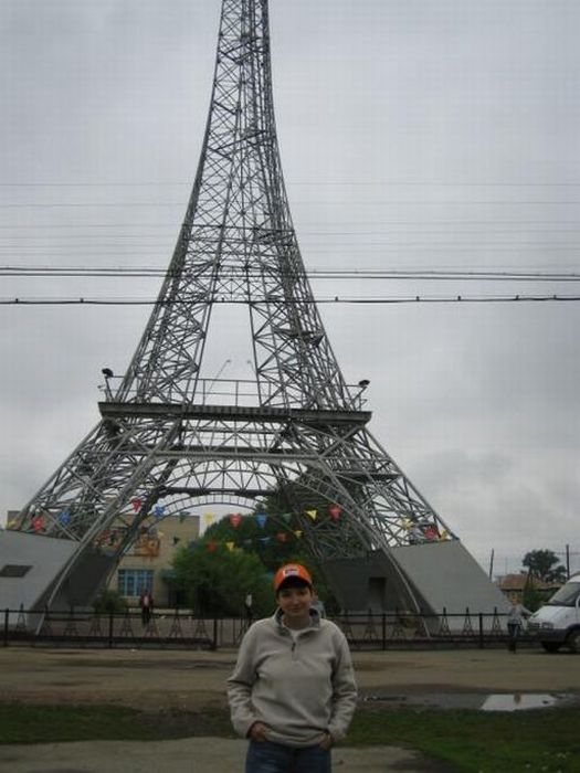 Russian Village Paris has got an Eiffel Tower Replica 