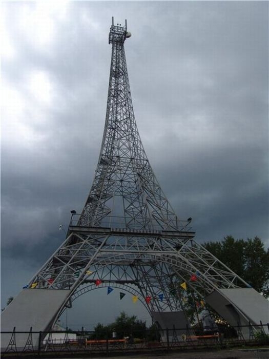 Russian Village Paris has got an Eiffel Tower Replica 
