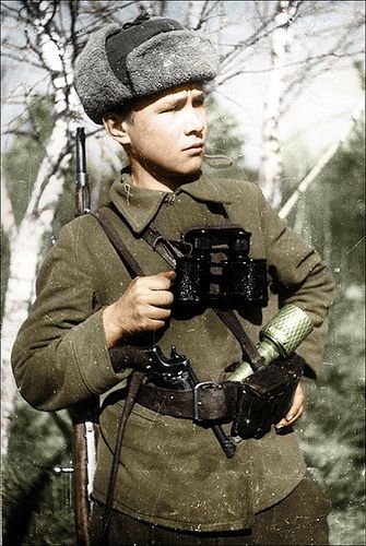 Faces of Russian Women and Men in Color from World War 2