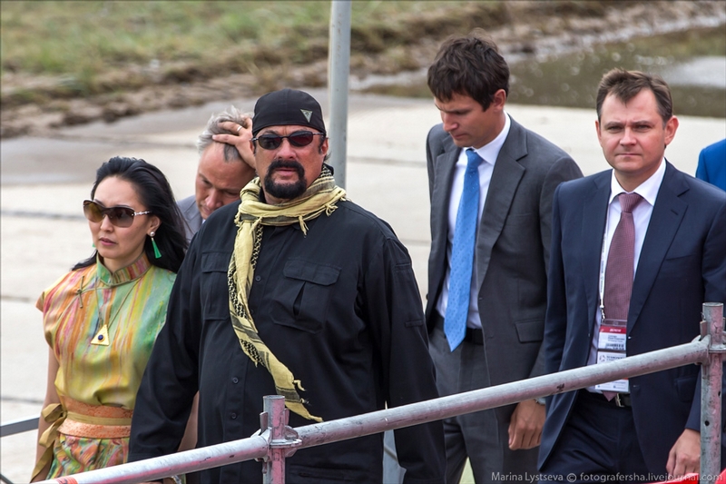 Steven Seagal Watches Russian Weapons in Action