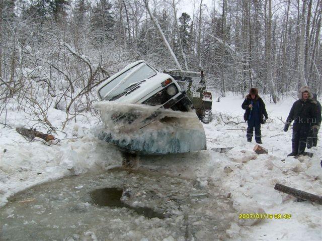 Russian Lada car in ice  5