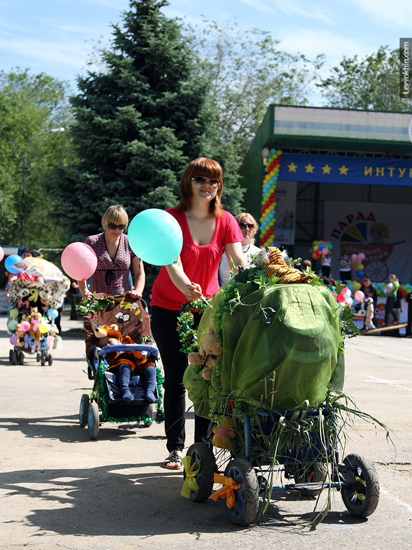 Russian Strollers Parade 38